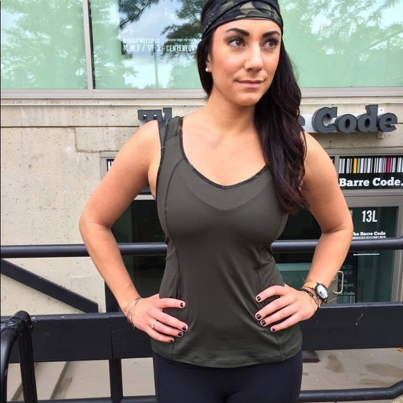 Lululemon tank with built in bra - Picture 1 of 4